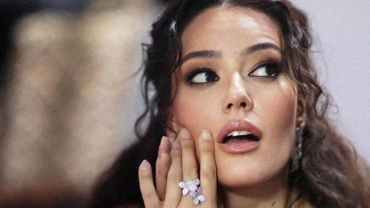 Pelin Akil’den aşk dolu kareler geldi