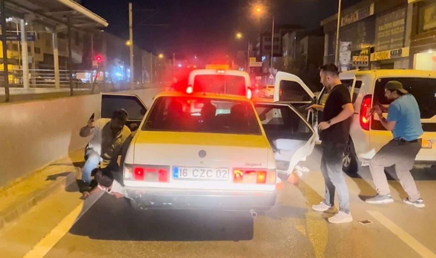 Polisin ‘dur’ ihtarına uymayıp, 10 kilometre kaçtı! O anlar filmleri aratmadı…