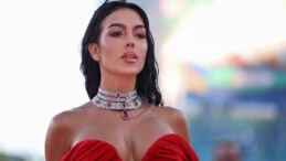 Ronaldo’nun sevgilisi Georgina Rodriguez’den bikinili pozlar!