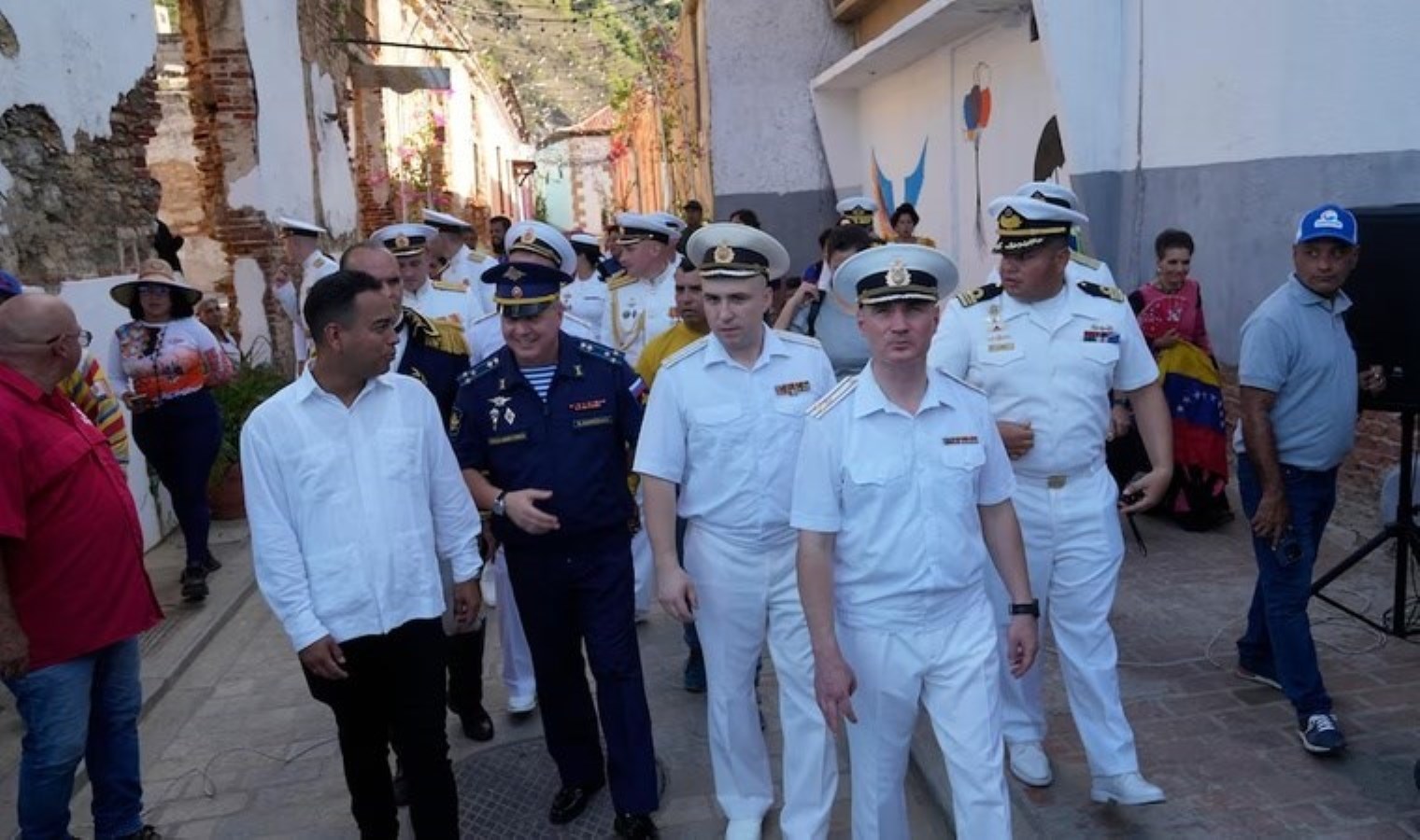 Rus savaş gemileri, Venezuela’ya geldi