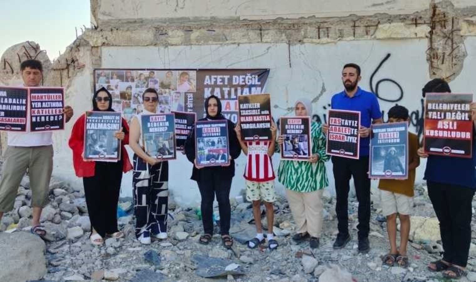 Sait Bey sitesi mağdurlarından İçişleri Bakanı Yerlikaya’ya çağrı: Kamu görevlilerine soruşturma izni çıksın