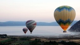 Salda Gölü’nün güzelliğini, sıcak hava balonlarıyla keşfettiler