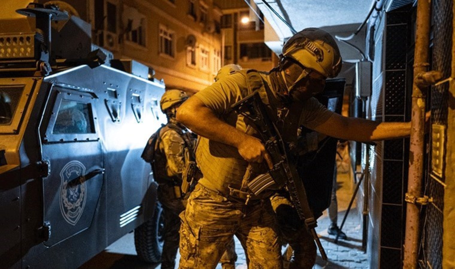 Son Dakika… Bakan Ali Yerlikaya il il açıkladı… ‘Dolandırıcılık ve çocuk müstehcenliği’ operasyonu: Onlarca gözaltı!