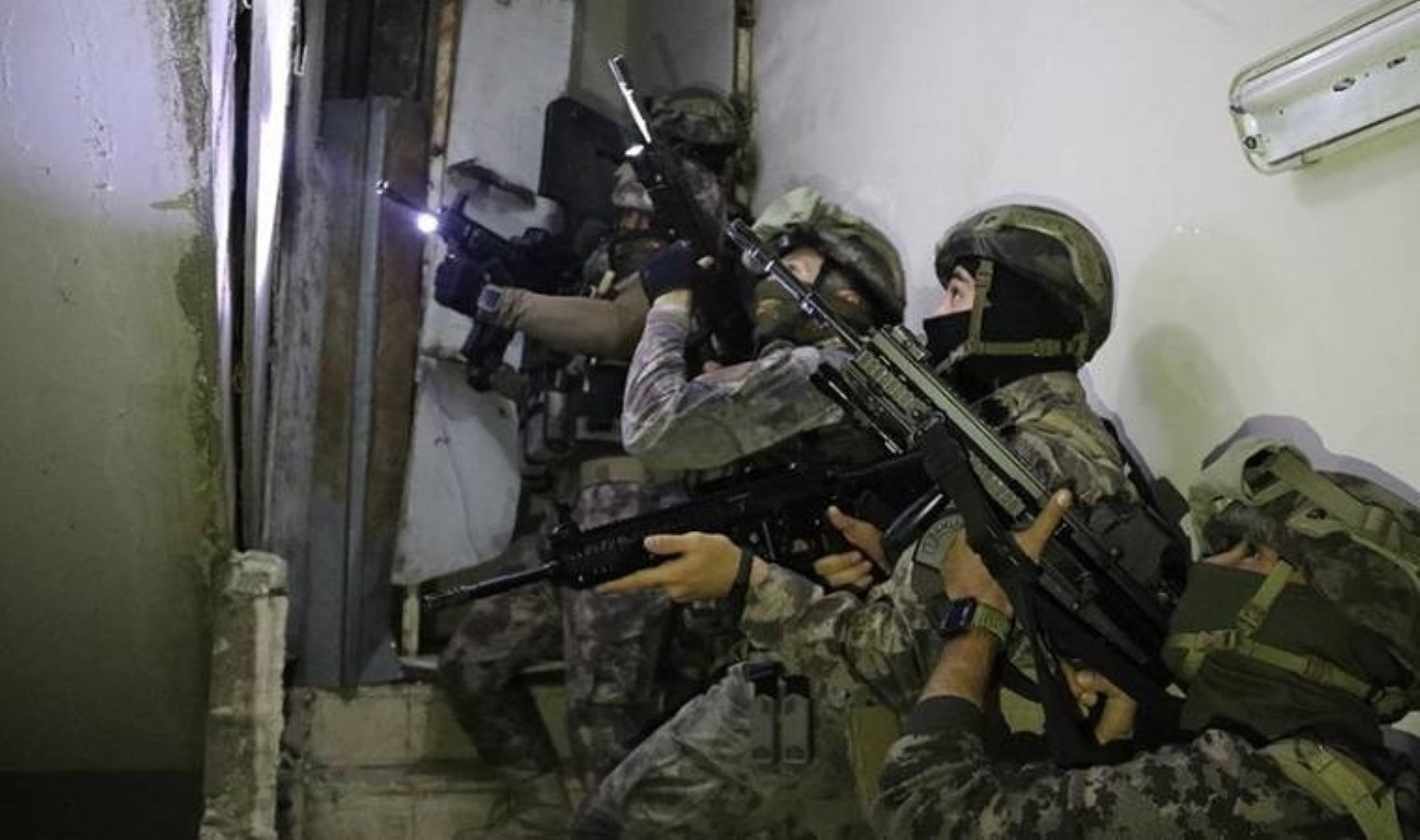 Son Dakika… Bakan Yerlikaya duyurdu: Operasyonlarda binlerce kaçak göçmen yakalandı!