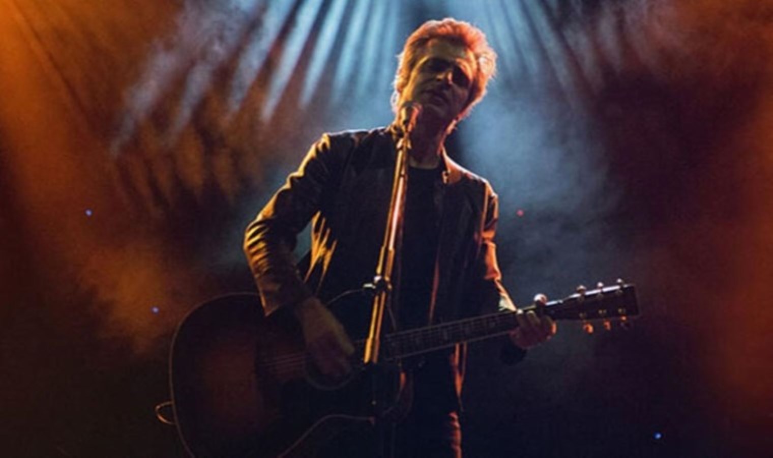 Teoman’ın 30 yıllık gitarını sattı: Geliri Çocuk Esirgeme Kurumu’na bağışlanacak!