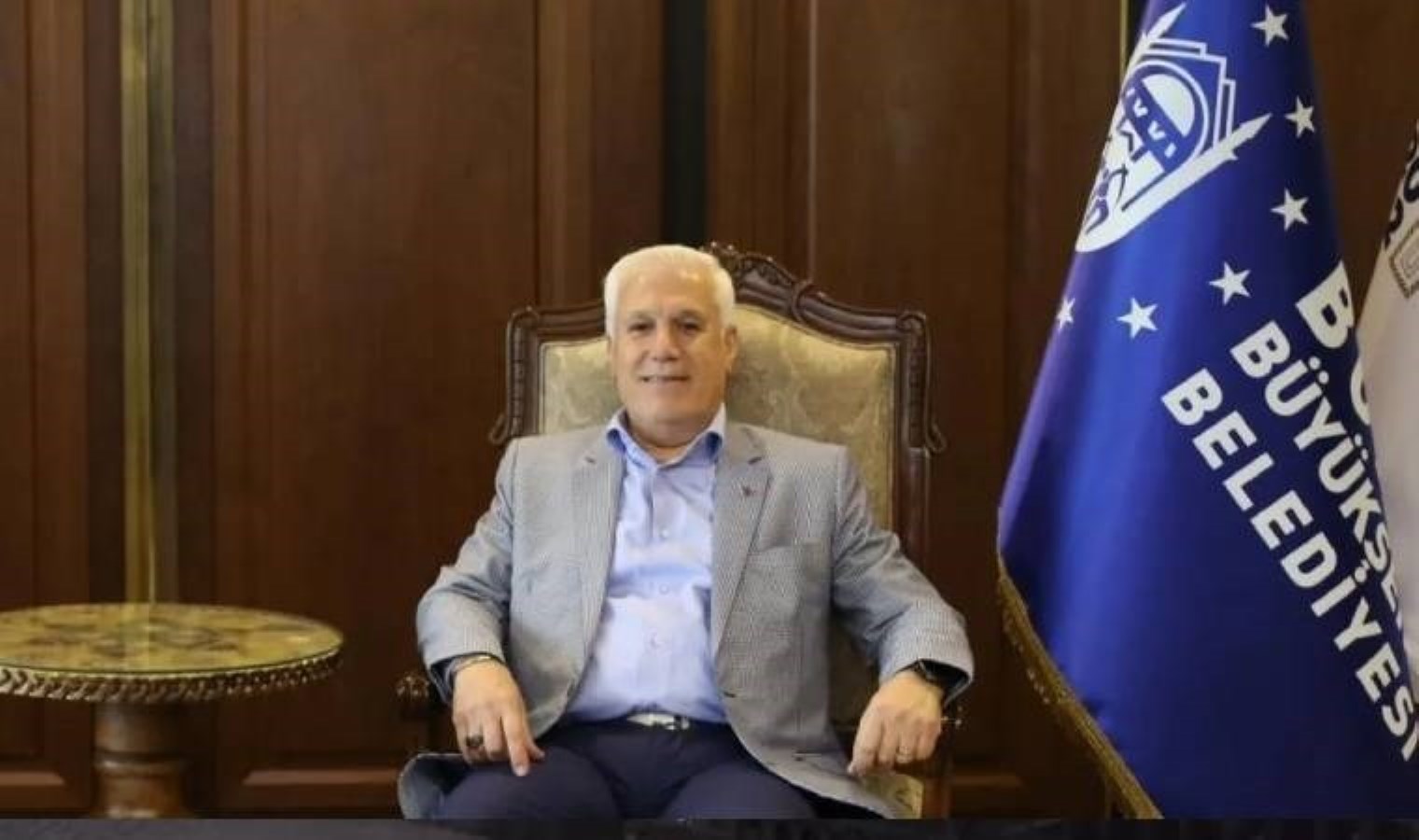 Türkiye’de ilk…Büyükşehir Belediye Başkanı makamını ilçeye taşıdı