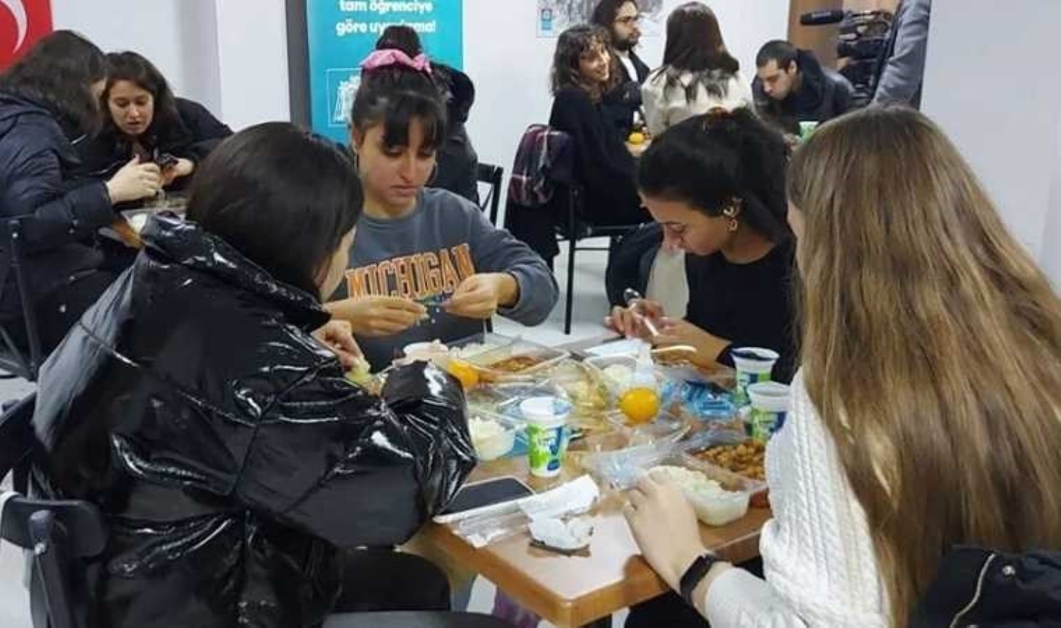 Ücretsiz beslenme sağlayan ‘Öğrenci’Ye’ projesi Beşiktaş’tan sonra Beyoğlu’nda