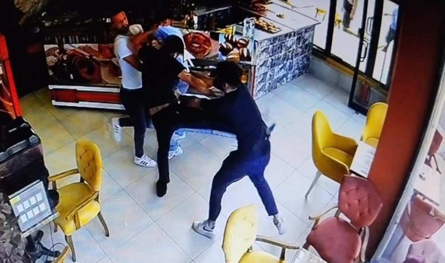 Ümraniye’de restoranda tuvalet kavgası: Bıçakla saldırdı!