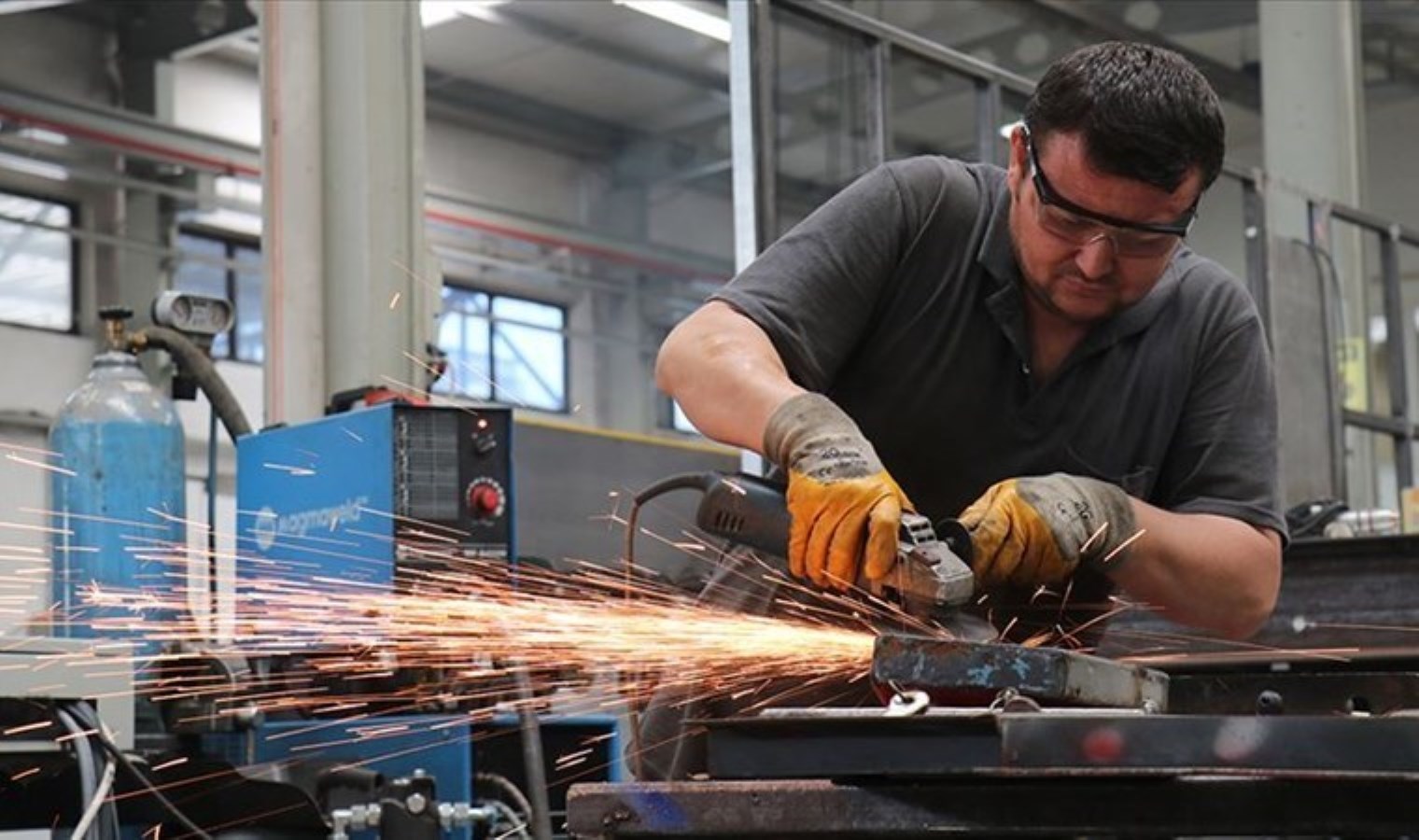 ‘Usta bir kaynakçı 10 yıllık bankacıdan yüksek maaş alabiliyor’