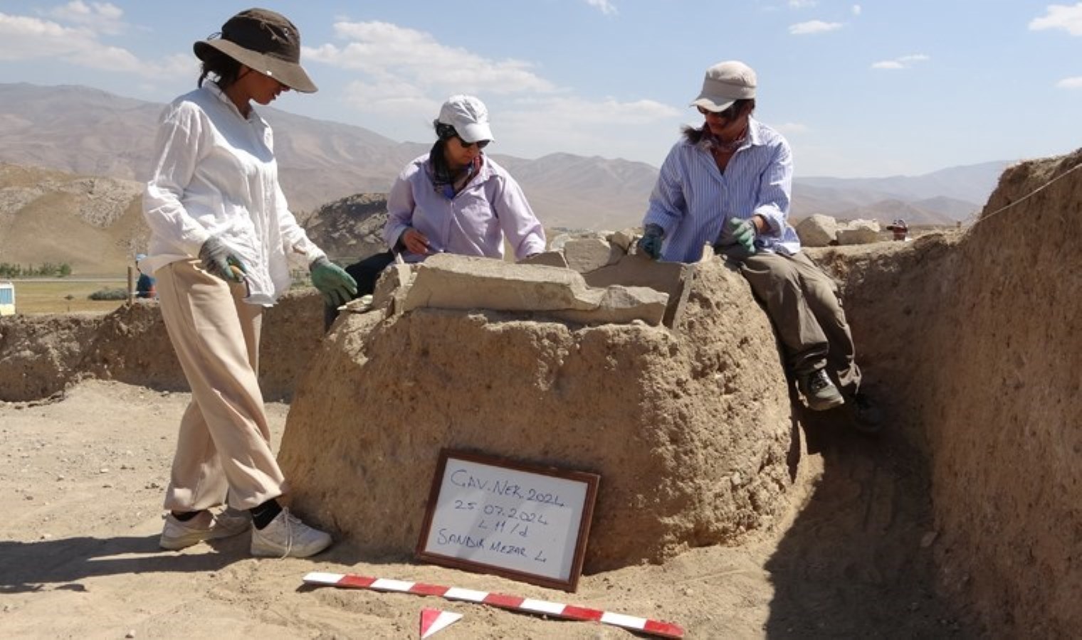 Van’da gizemli olay: Urartu’nun yeni ölü gömme tipine rastlandı