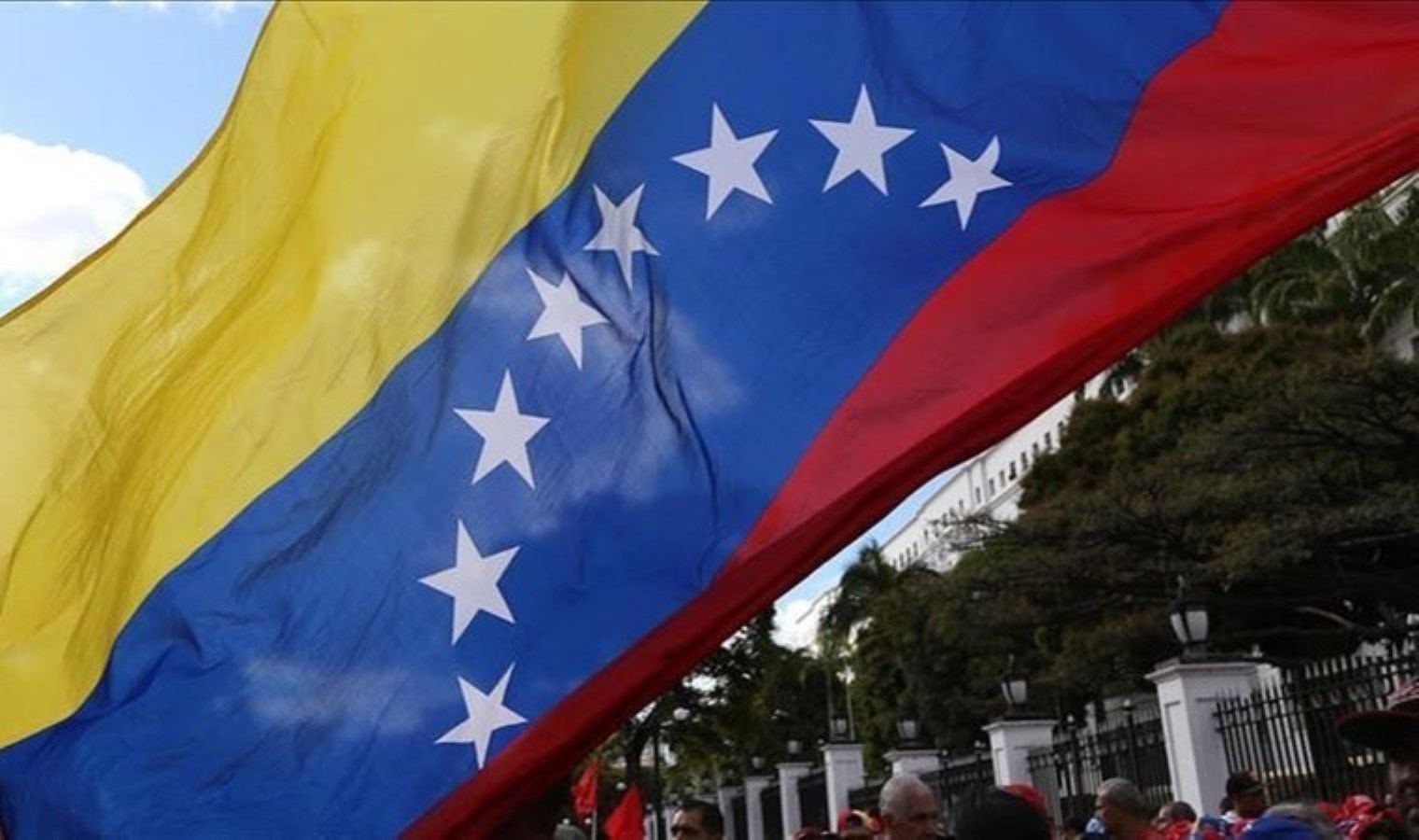 Venezuela’da seçim: Eski 5 devlet başkanının ülkeye gelişi reddedildi