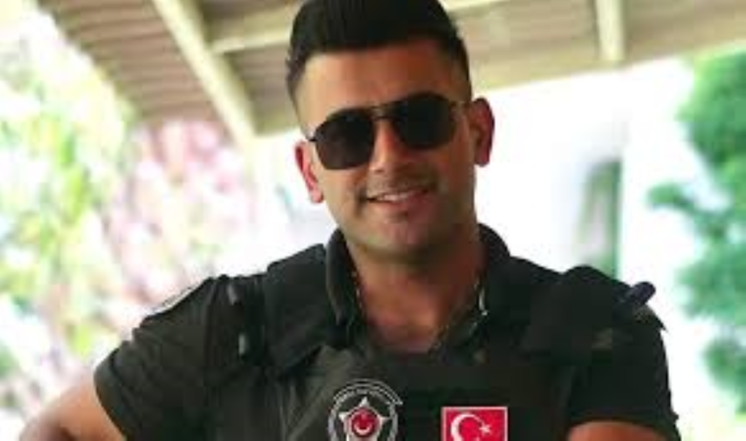 ‘Yakışıklı Güvenlik’ mesleği neden bıraktığını açıkladı