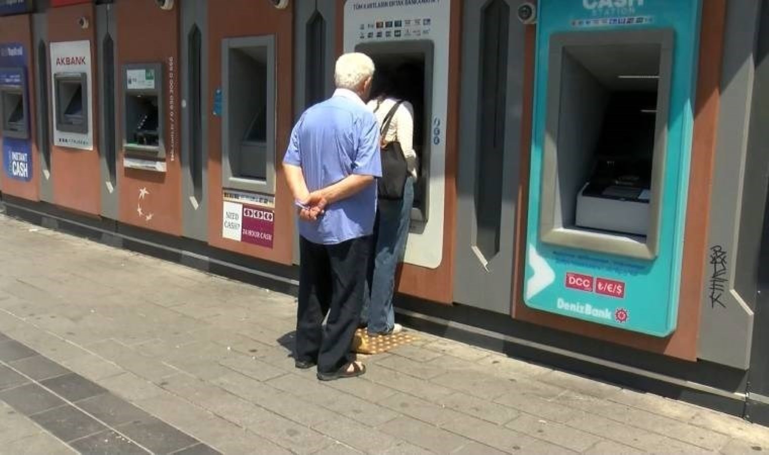 Yazılım kaynaklı sorun ATM’leri de etkiledi; yurttaşlar para çekemedi