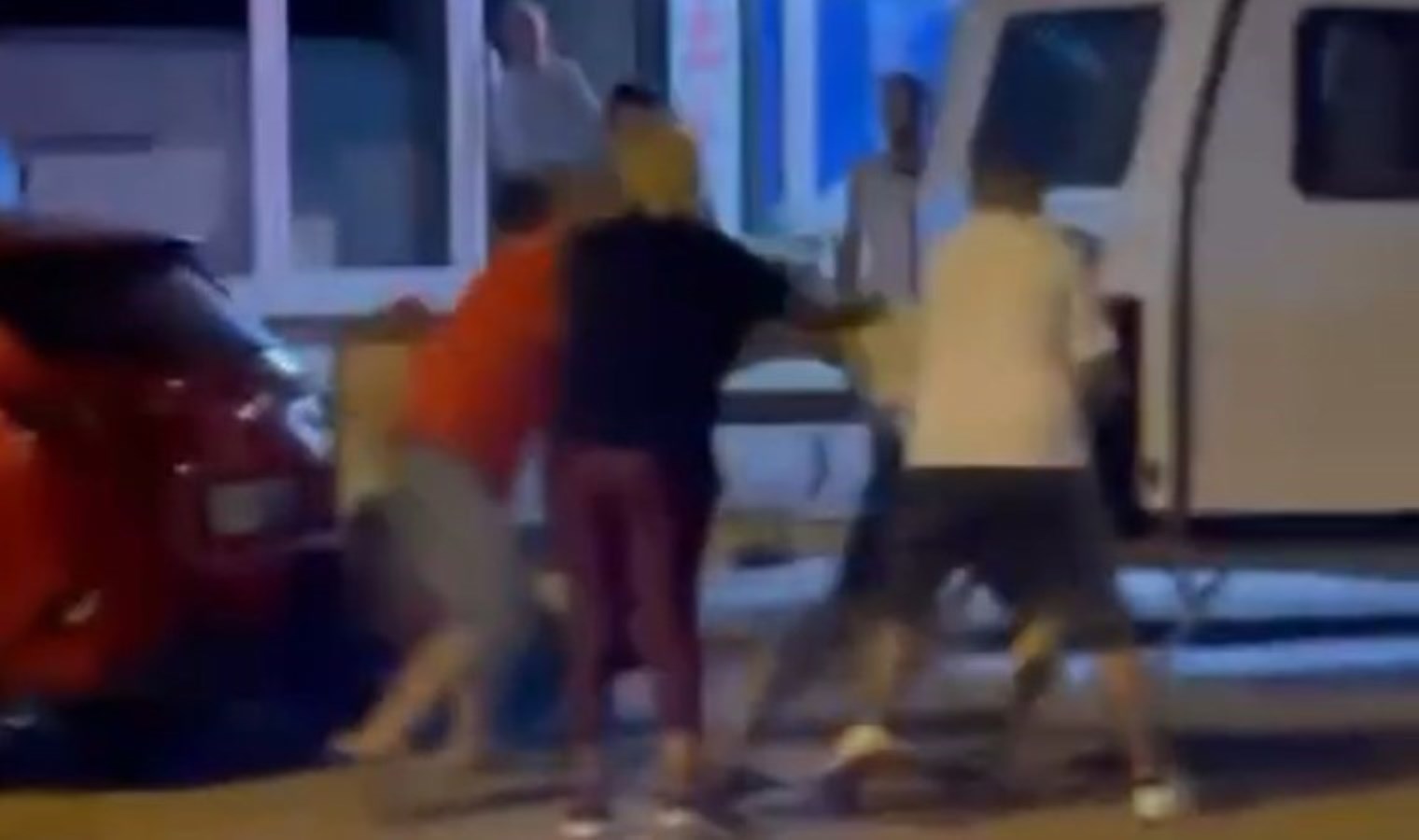 Yer: Bursa… İki grup arası çıkan kavgada sokak ringe döndü!