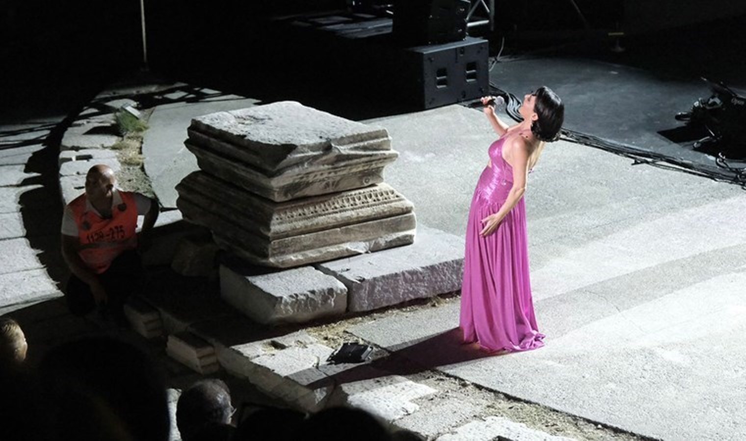 Yıldız Tilbe ve Teoman üzerine çıkmıştı… Bodrum Antik Tiyatro’daki Sunag’a özel koruma