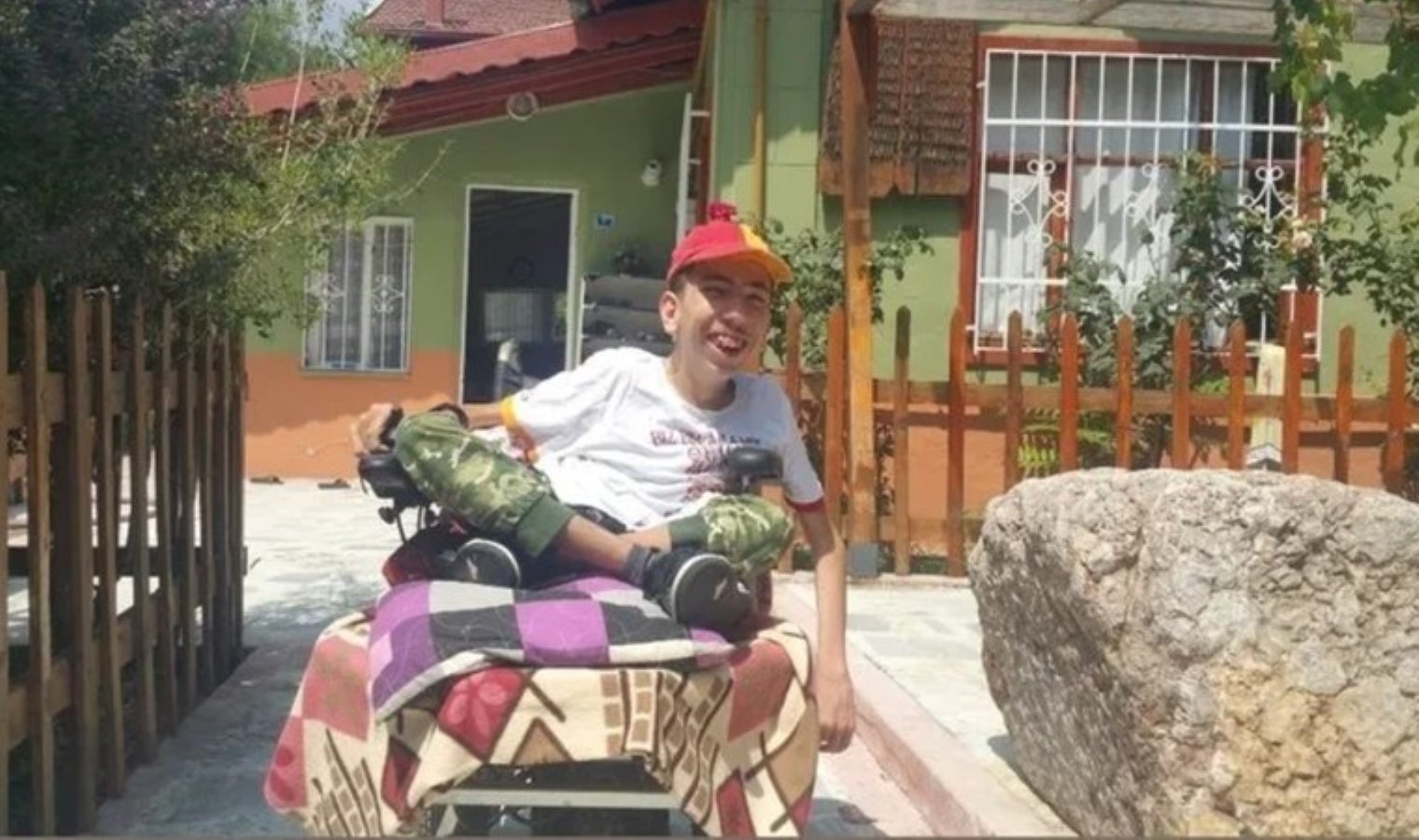 25 yaşında hayatını kaybetti… Sosyal medya fenomeni Murat Saraç son yolculuğuna uğurlandı