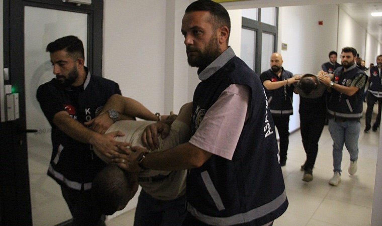 3,5 milyon TL’lik vurgun! İnternet ilanlarındaki araçların plakalarını kopyalayan 6 şüpheli yakalandı