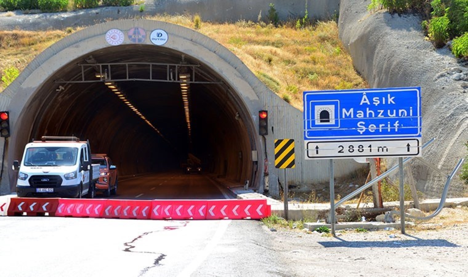 6 Şubat depreminde beton blokları oynayan tünel yeniden trafiğe kapatıldı