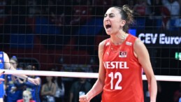 A Milli Kadın Voleybol Takımı Tarihi Zaferle Yarı Finale Yükseldi