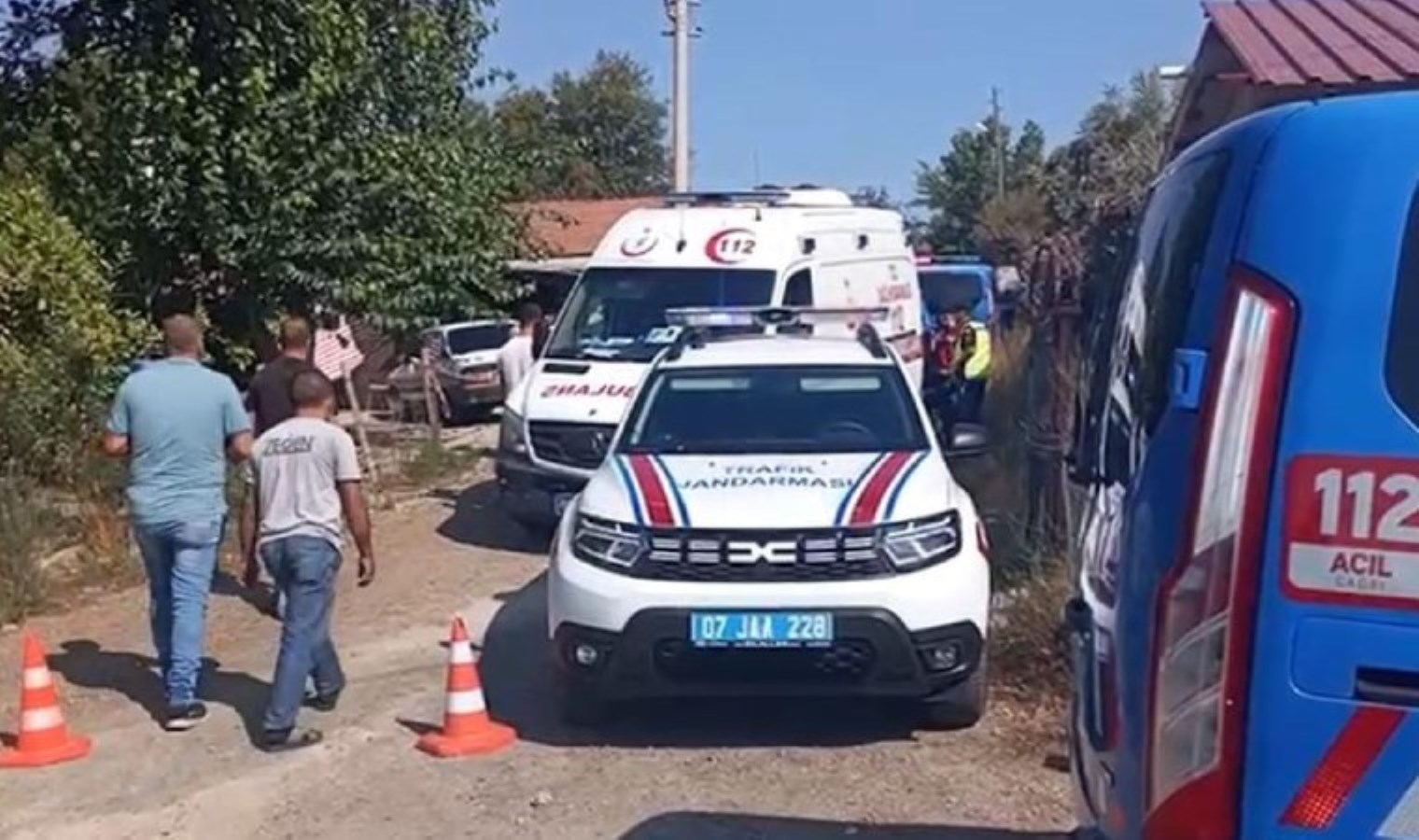 Akrabalar arasında silahlı kavga:1 ölü, 3 yaralı!