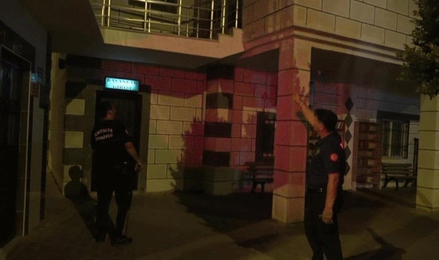 Antalya’da değişik olay… Mescitte kilitli kaldı!