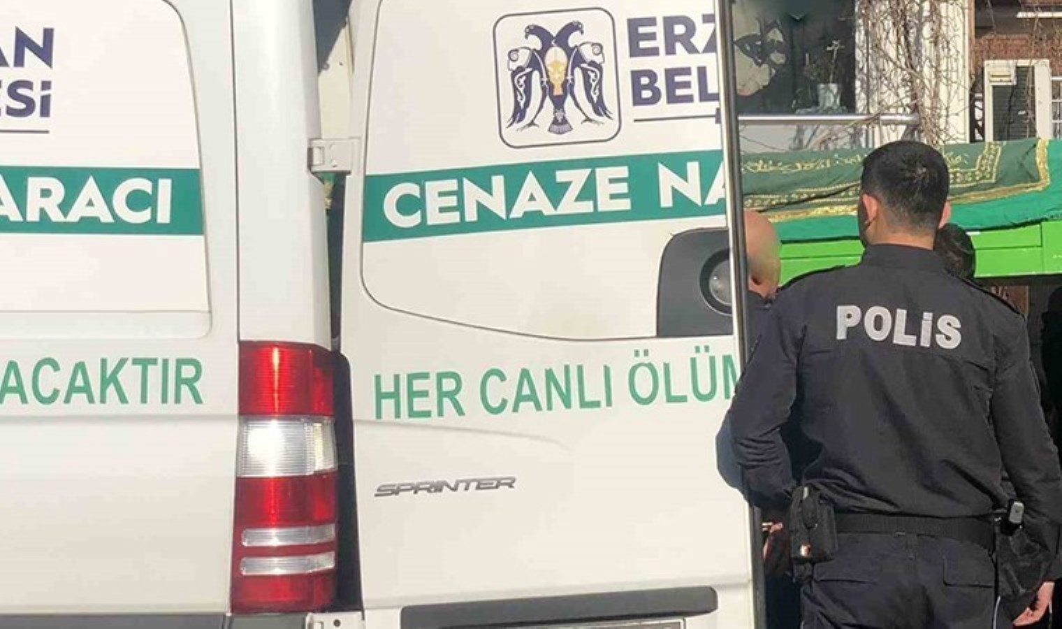 Araç içerisinde kalp krizi geçiren kamyon şoförü hayatını kaybetti