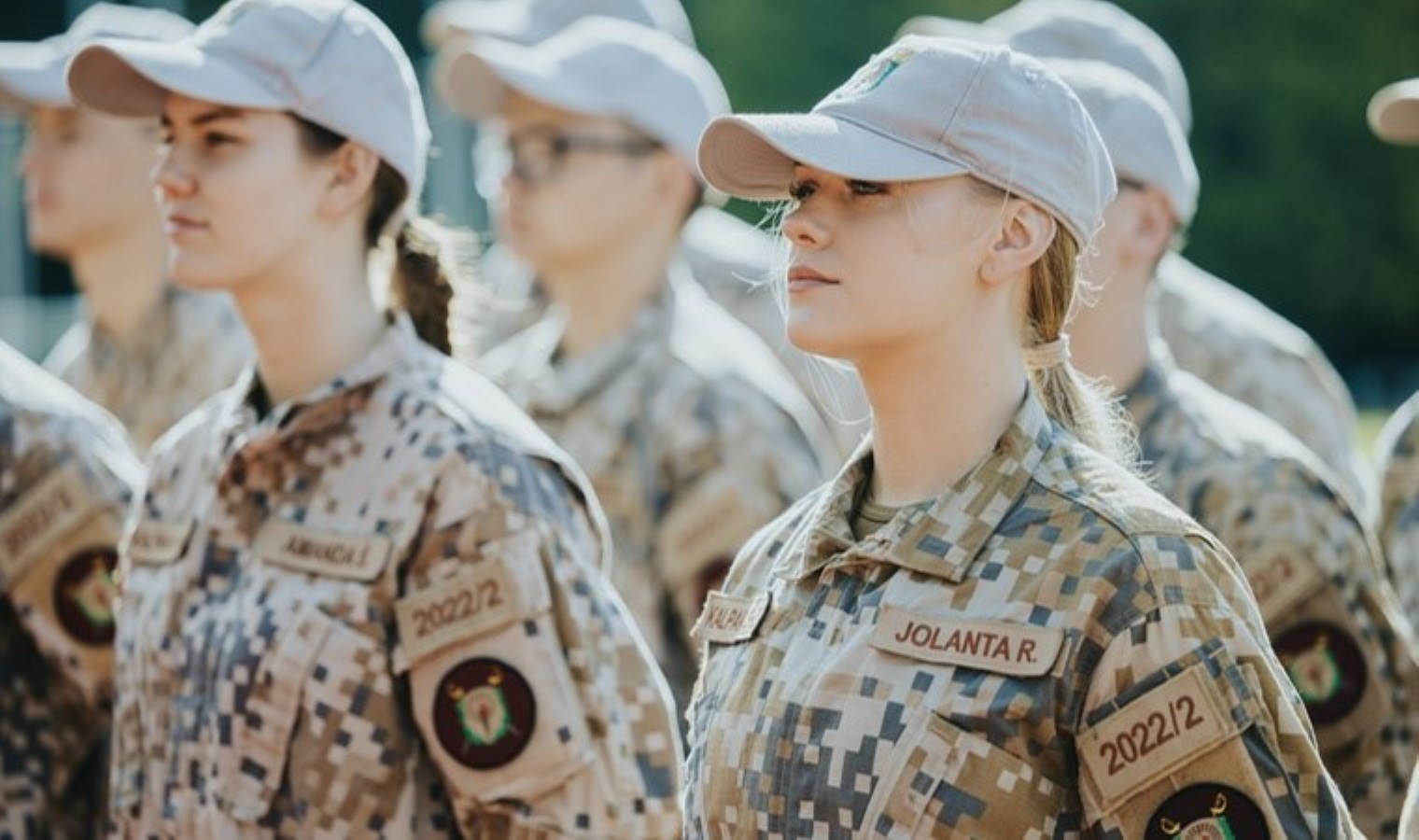 Baltık ülkesinde kadınlara zorunlu askerlik geliyor: Savunma Bakanı tarih verdi…