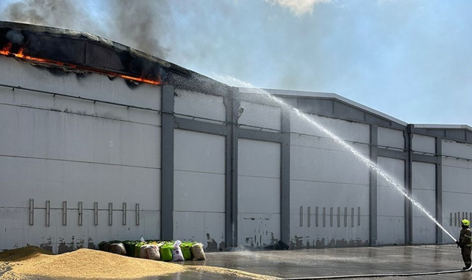 Bandırma Ticaret Borsası’nın deposunda yangın!