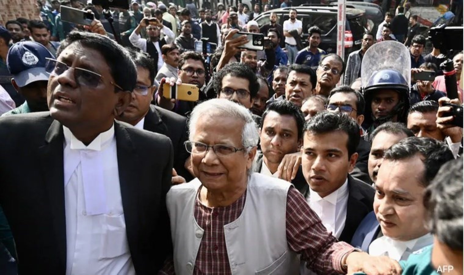 Bangladeş’te Geçici Hükümetin Başına Nobel Ödüllü Ekonomist Muhammed Yunus Geçti