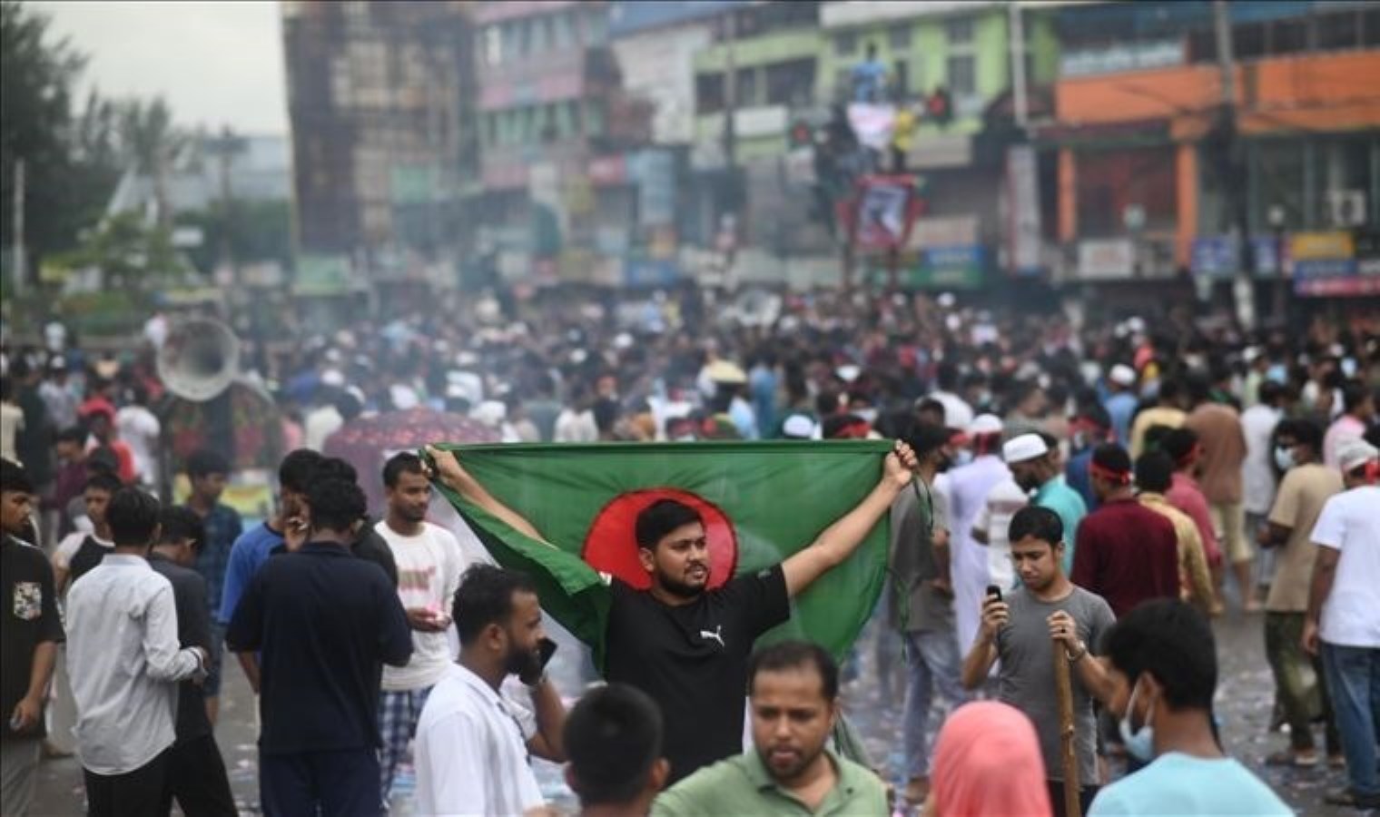 Bangladeş’teki Hükümet Karşıtı Protestolar ve Şiddet Olayları