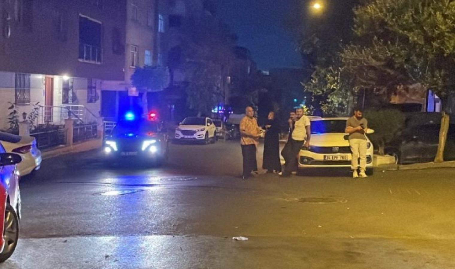 Bayrampaşa’da gasptan kaçan kişinin sığındığı markete atak: 4 yaralı