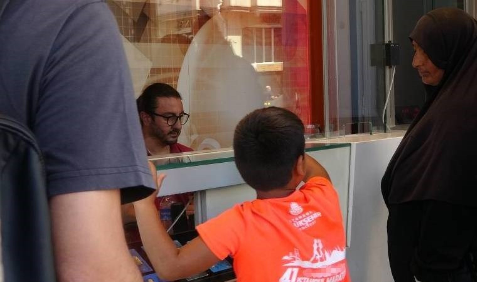 Beyoğlu Karaköy’de Dilenci Kadın Olayı