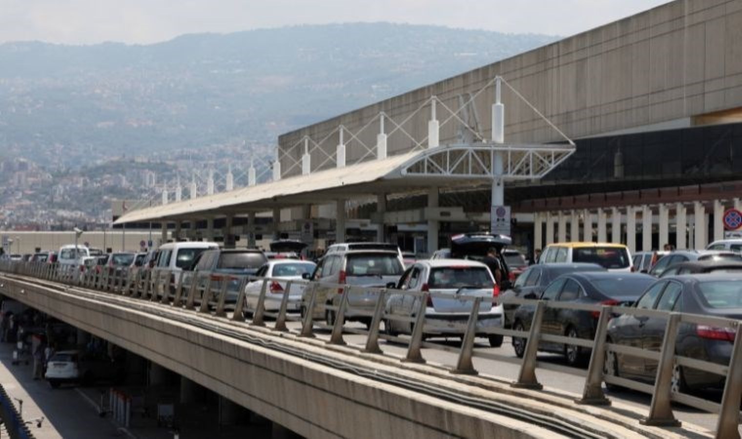 Bir ülkeden daha Lübnan’a seyahat uyarısı!