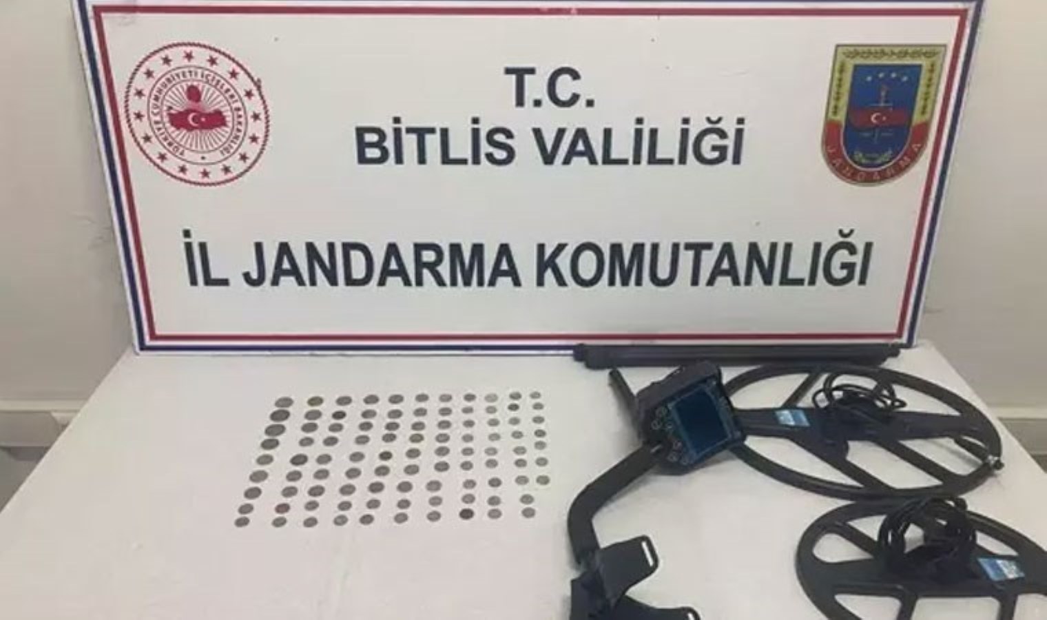 Bitlis’te 97 tarihi sikke ele geçirildi