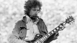 Bob Dylan’ın imzalı şarkı sözleri 85 bin dolara satışta