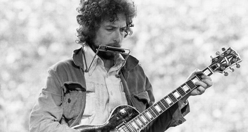 Bob Dylan’ın imzalı şarkı sözleri 85 bin dolara satışta