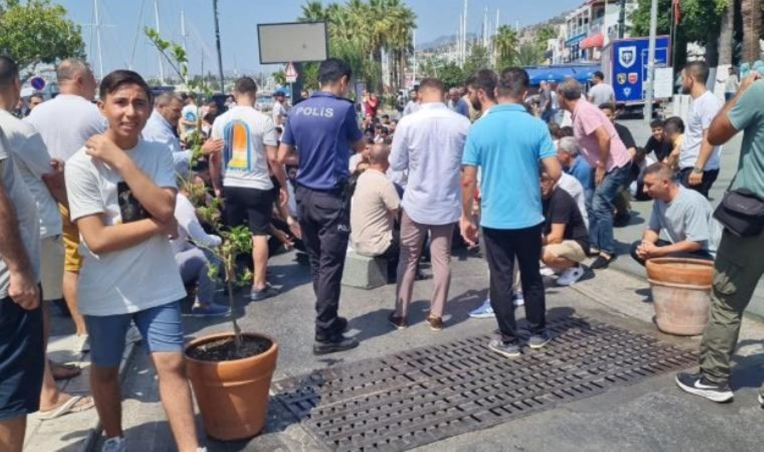 Bodrum’da taklit ürün denetimine isyan edip yol kapattılar