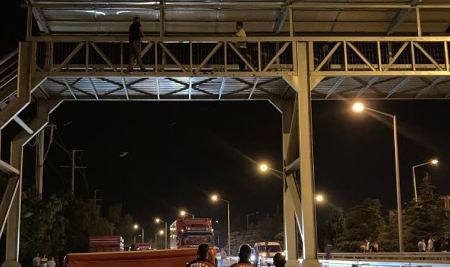 Burdur-Isparta Karayolu’nda Üst Geçitte İntihar Girişimi