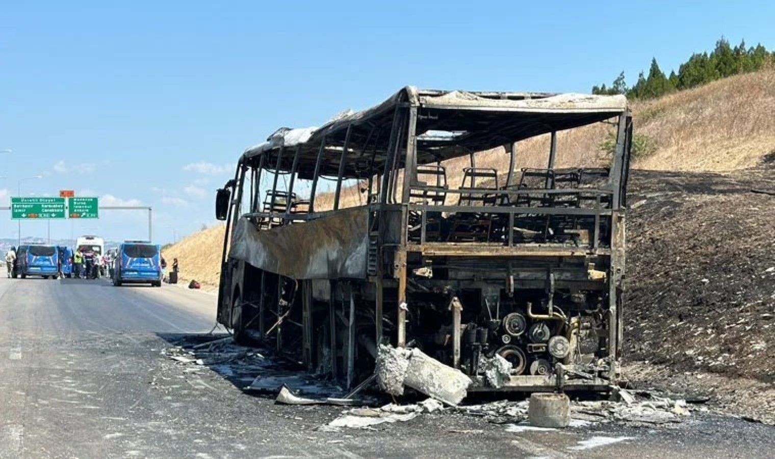 Bursa’da seyir halindeyken alev alan yolcu otobüsü yandı