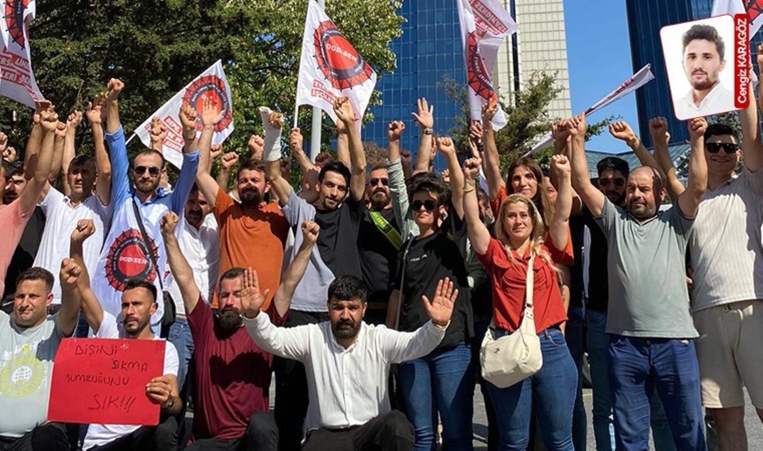 CarrefourSA depo emekçileri direnişi holdingin önüne taşıdı