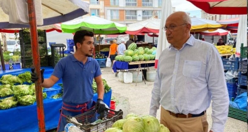 CHP’li Çakırözer’e dert yanan pazarcı: Etikete kilogram fiyatını yazdığında müşteri kaçıyor