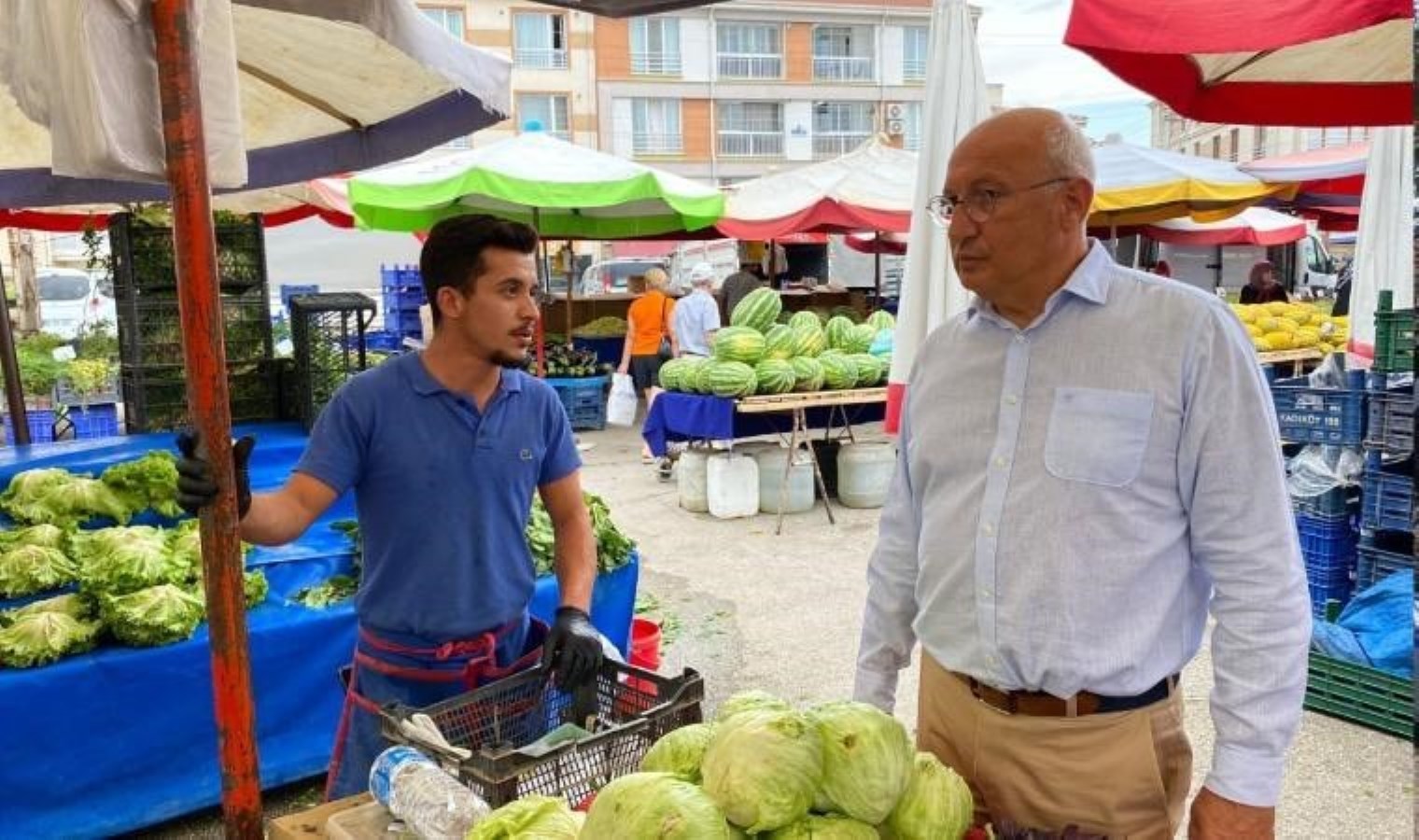 CHP’li Çakırözer’e dert yanan pazarcı: Etikete kilogram fiyatını yazdığında müşteri kaçıyor