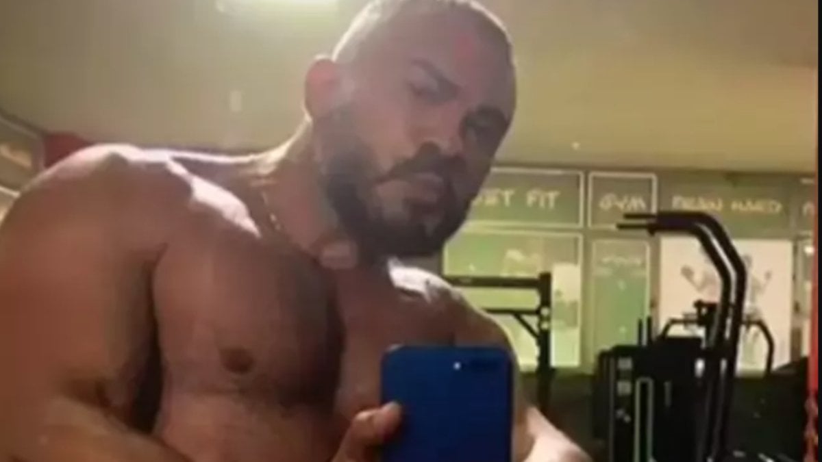 Değişimi şaşırttı! Şarkıcı Rober Hatemo yüzüne yaptırdığı işlemi açıkladı