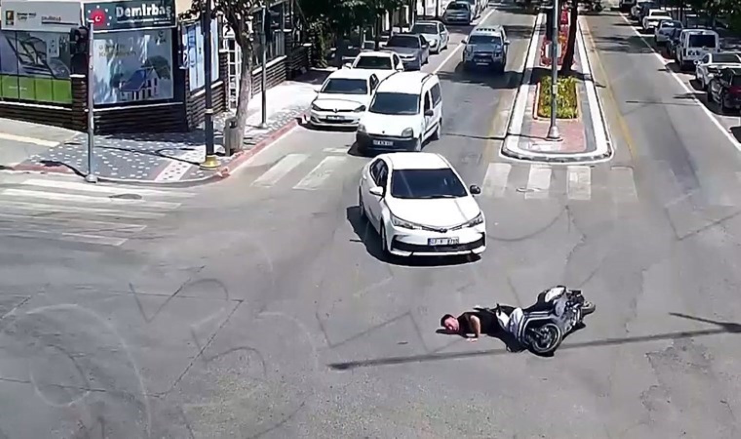 Dikkatsizliğin neden olduğu kazalar kamerada