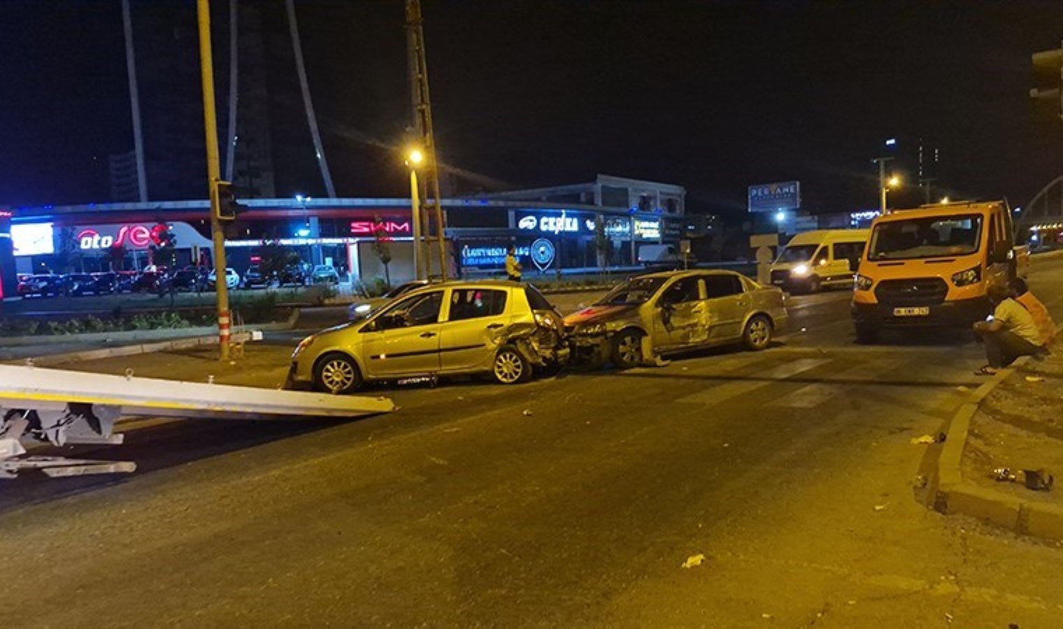 Diyarbakır’da 3 otomobil çarpıştı: 7 yaralı