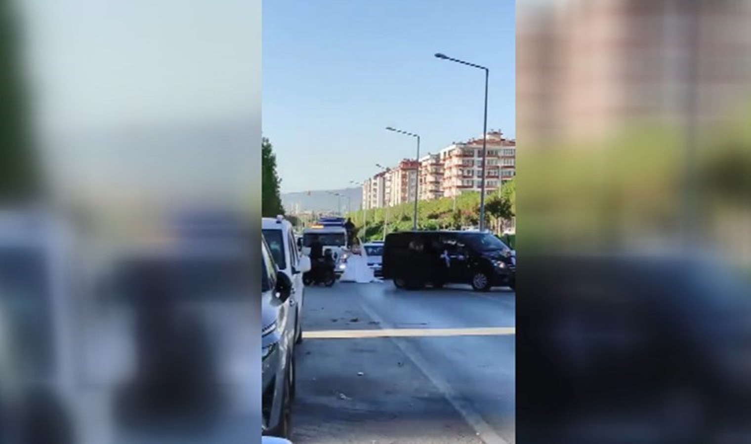 Düğün konvoyunda yolu kapatan iki şoföre 4 bin 200 TL ceza!