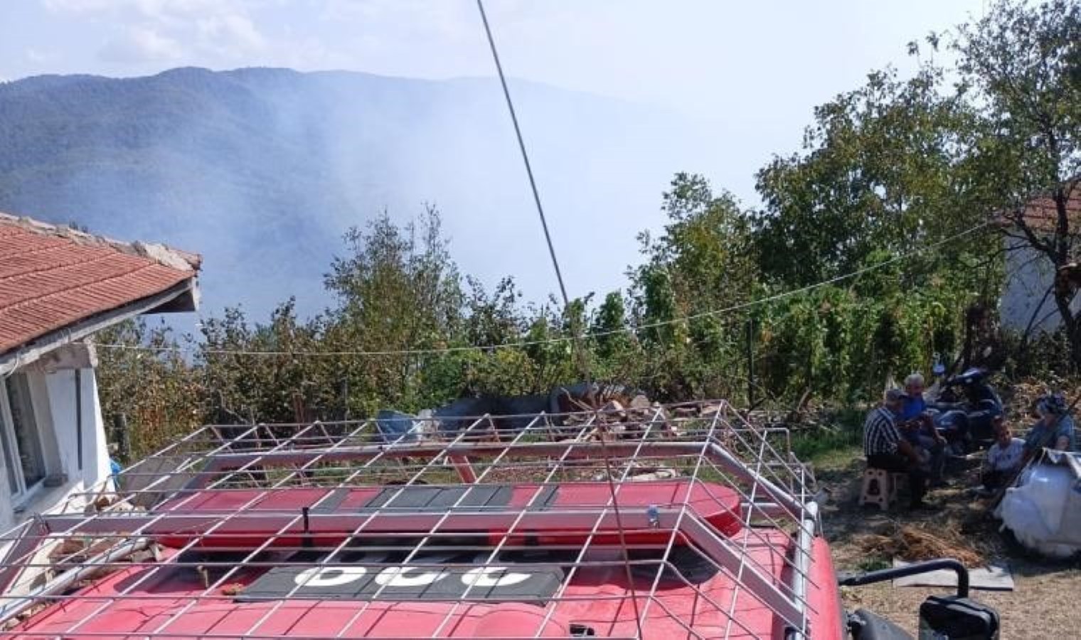 Düzce’de orman yangını, köye ulaşmadan kontrol altına alındı