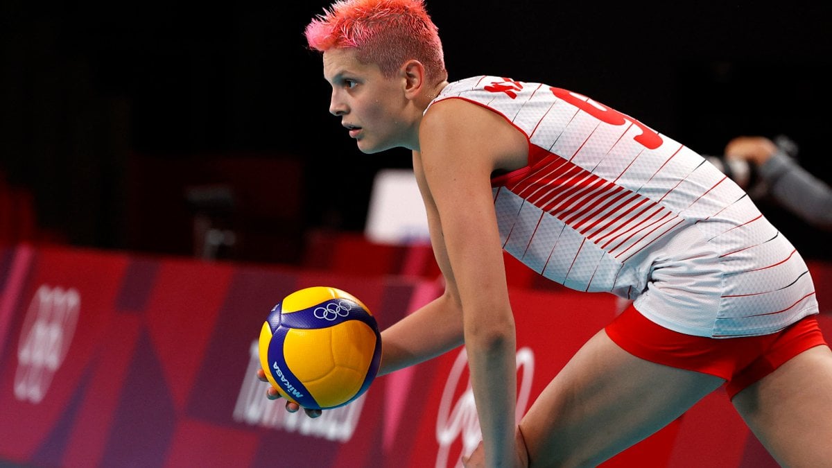 Ebrar Karakurt babasının düğününe katıldı! Dansları düğüne damga vurdu…