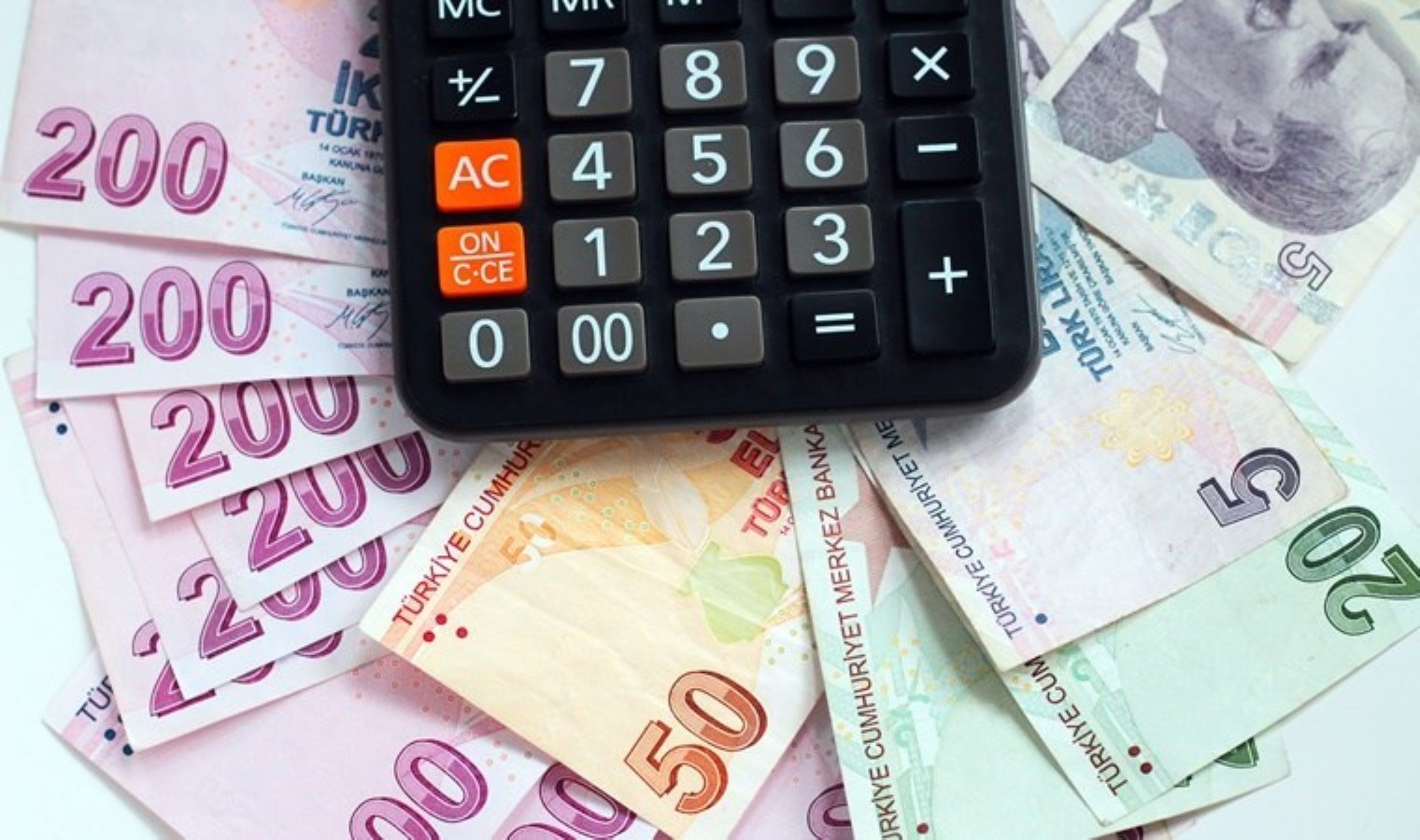 Ekonomist Onur Çanakçı’dan ‘yeni vergi paketine’ sert eleştiri: Toplumun yüzde biri, yüzde kırkının sahibi