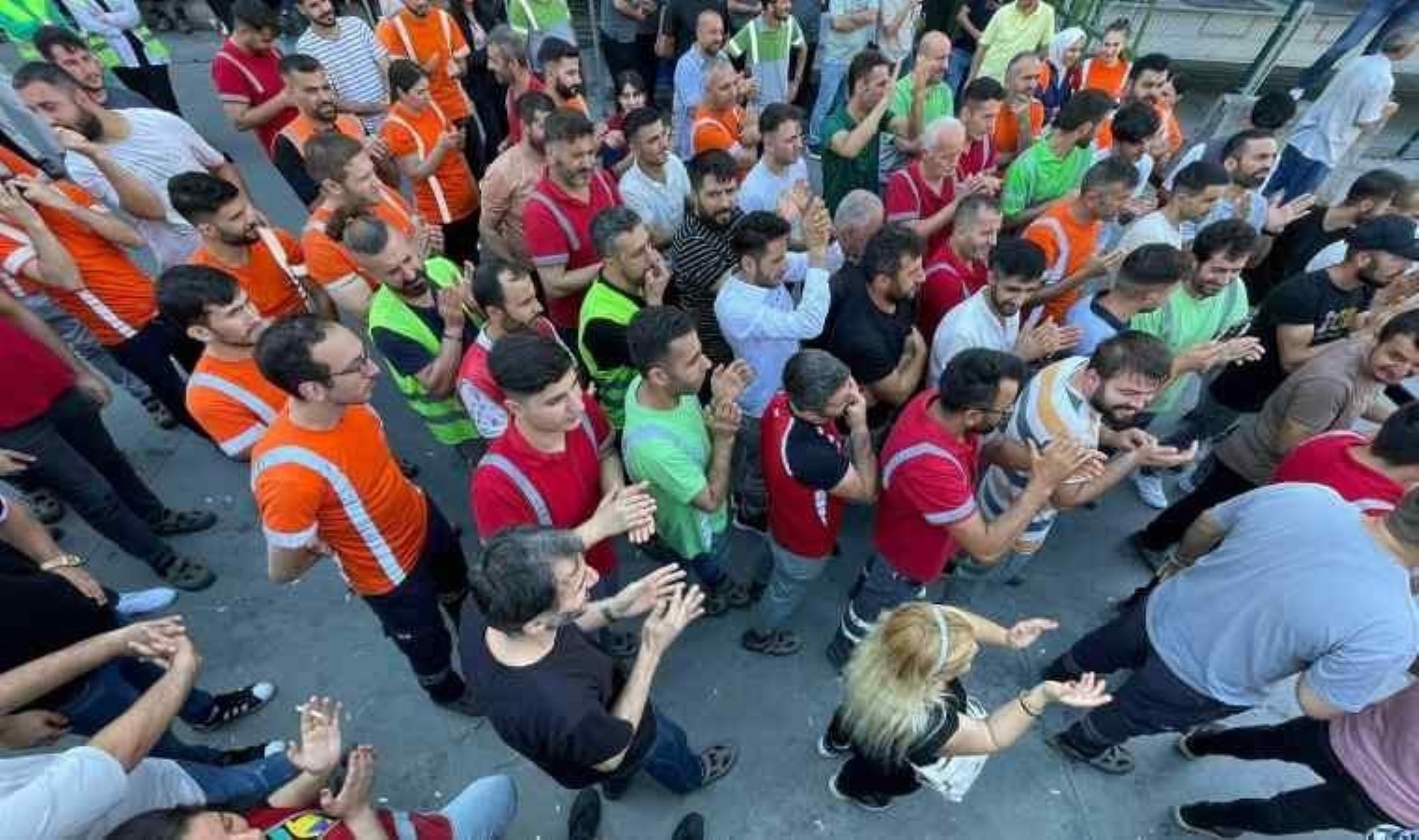 Esenyurt’ta CarrefourSA Depo Çalışanlarından İşten Atmalara Protesto